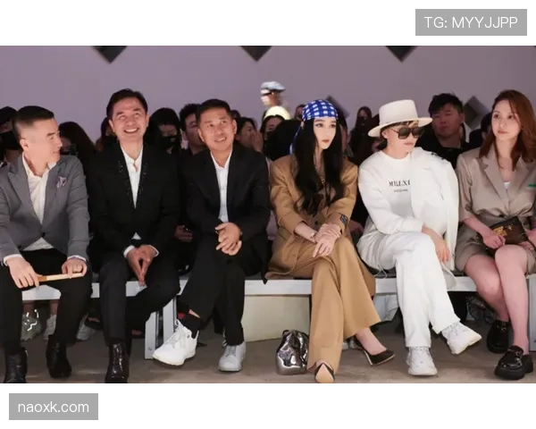 吕小军家里办个饭局竟然有私人歌手伴唱，这排场也太娱乐圈了