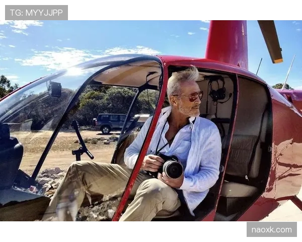 卡瓦尼戴着劳力士，抱着孩子和麦当劳纸袋，那杀手一秒变隔壁大叔