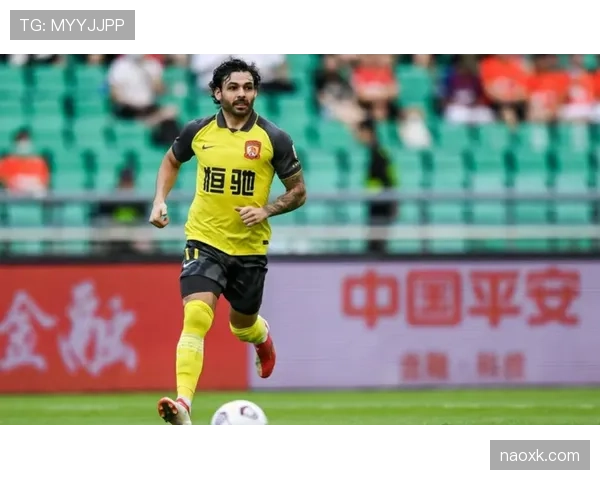 撕开后防，前锋艾克森本赛季前插较赛季初更具威胁